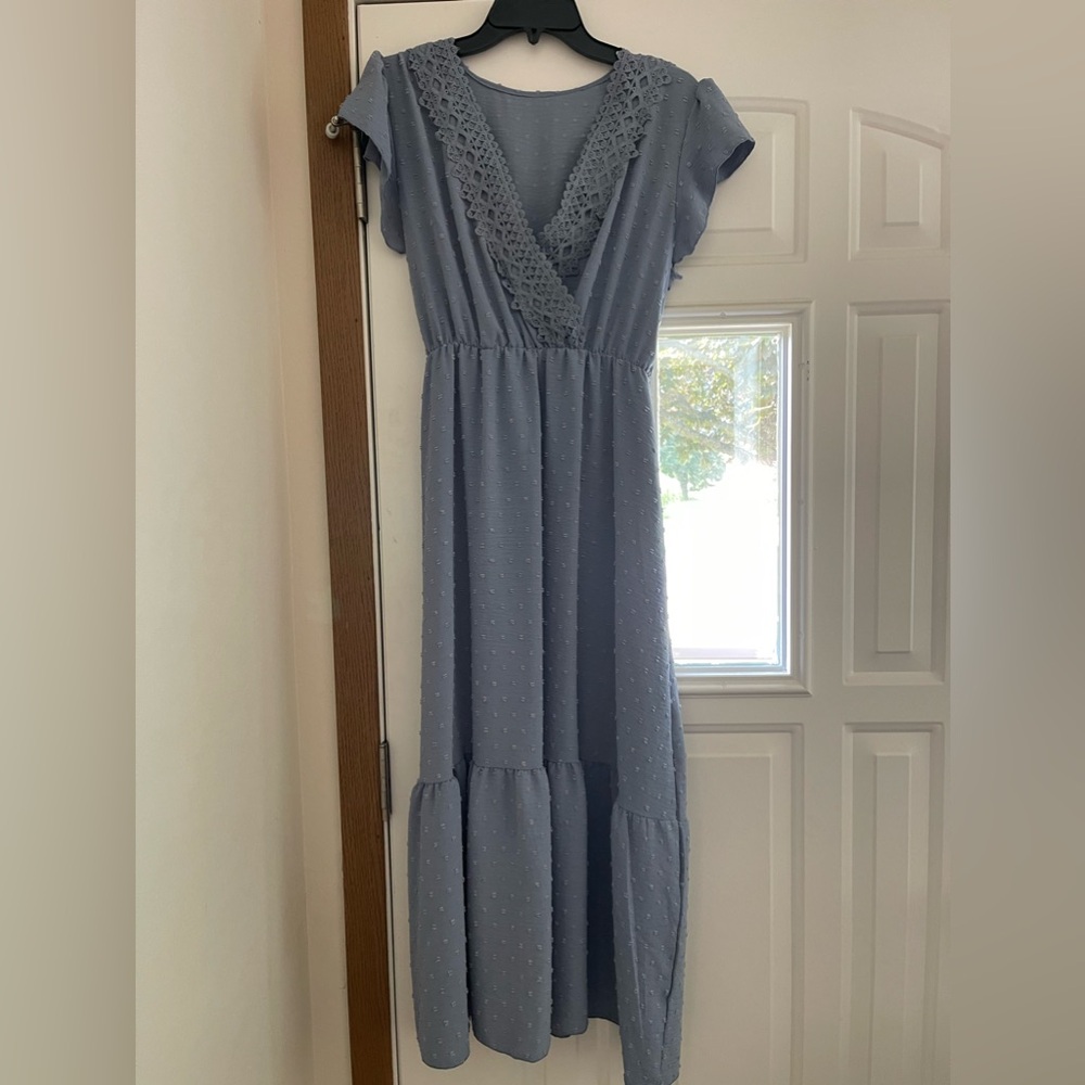 Summer dress. Super comfy and worn once for a wedding. Size medium.